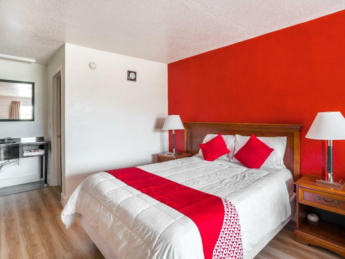 Oyo Hotel Columbia Sc West เวสต์โคลัมเบีย ภายนอก รูปภาพ