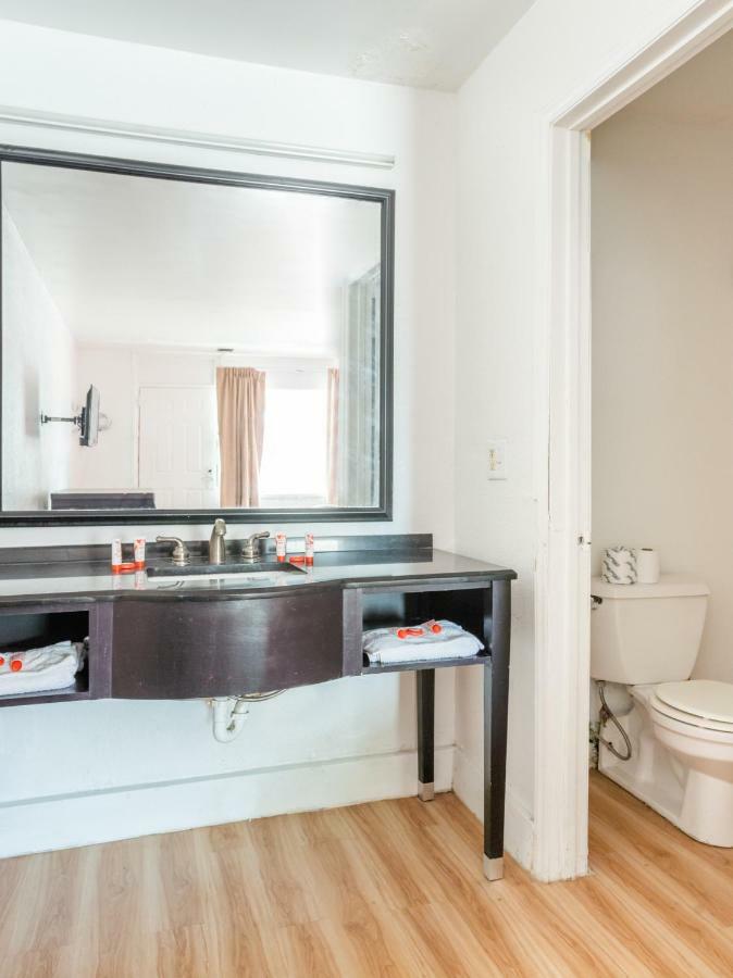Oyo Hotel Columbia Sc West เวสต์โคลัมเบีย ภายนอก รูปภาพ